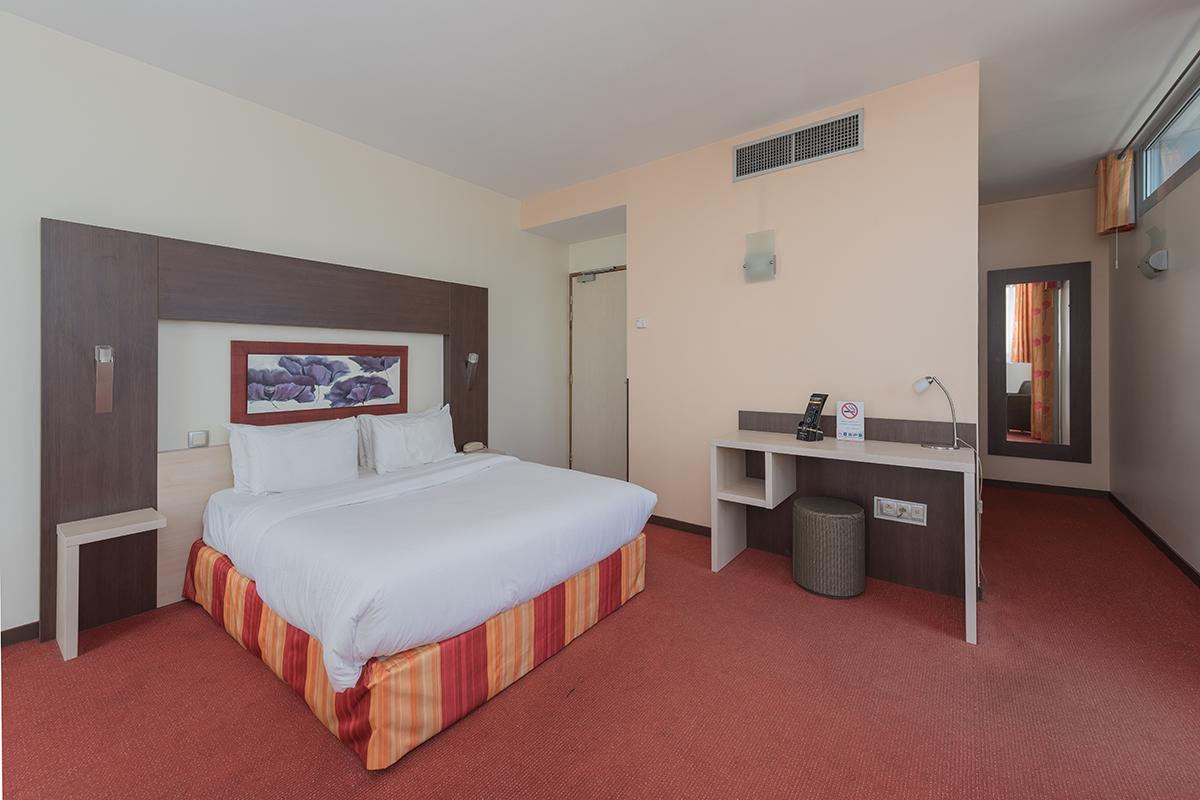 Hostellerie Saint Vincent Beauvais Aeroport Exterior foto